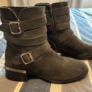 8M VINCE CAMUTO Suede Boots